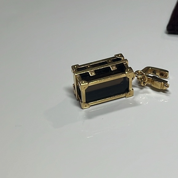 Louis Vuitton 18K Gold Steamer Trunk Charm. Gold Frame around Smoky Quartz - Picture 4 of 9